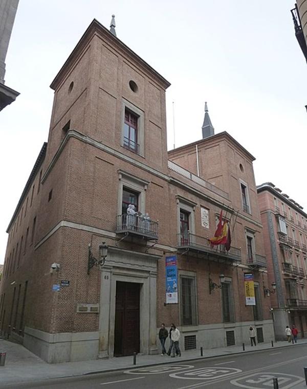 Realmente hay un fantasma en este palacio por un crimen sin resolver Realmente hay un fantasma en este palacio por un crimen sin resolver