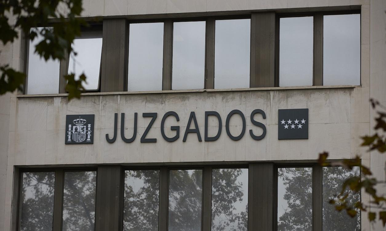 El juez imputa por simulación de delito al joven de la falsa agresión homófoba de Malasaña