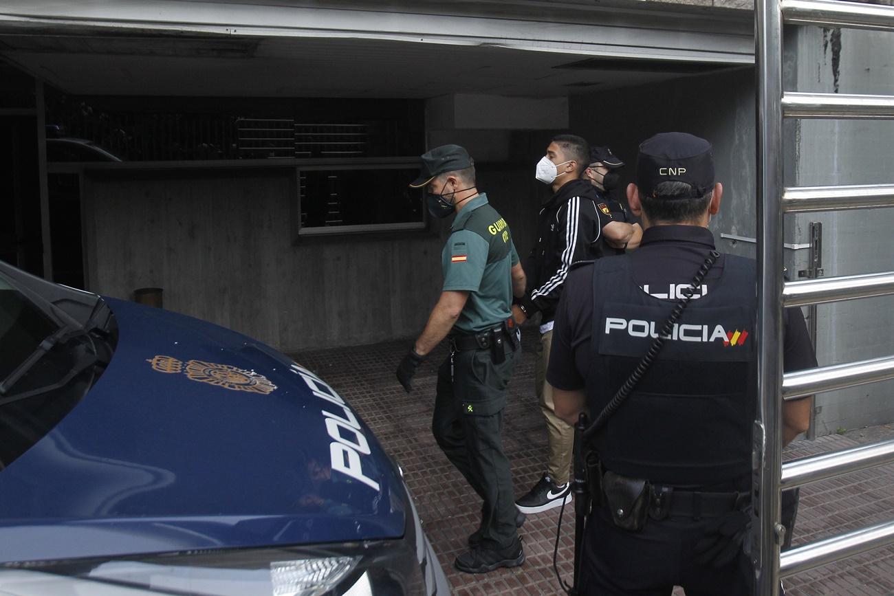 Imagen de uno de los acusados por el crimen de Samuel Luiz, llegando a los juzgados el pasado mes de agosto (Foto: Europa Press).