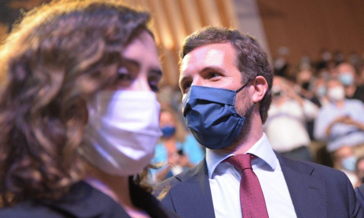 El presidente del PP, Pablo Casado, junto a la presidenta de la Comunidad de Madrid, Isabel Díaz Ayuso, en la Convención Nacional del PP en Valencia. Europa Press. 