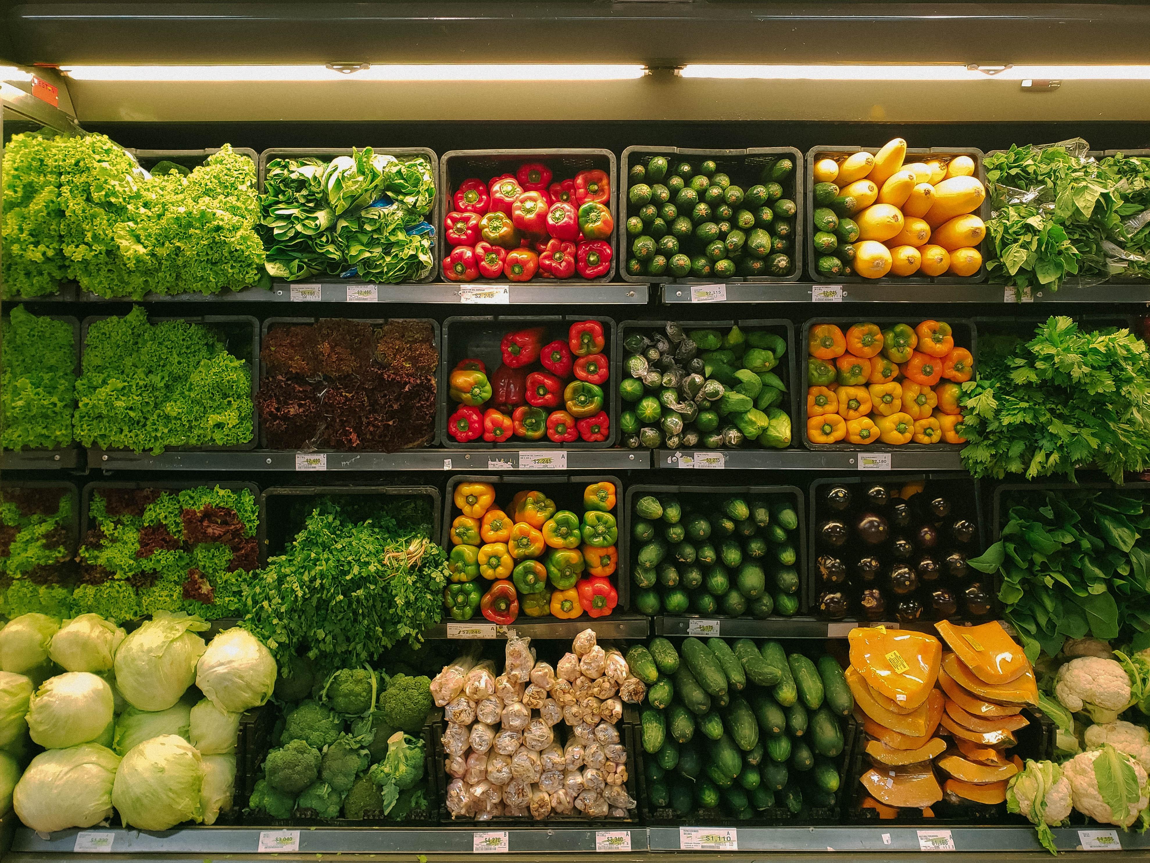 Hortalizas en el supermercado. Unsplash