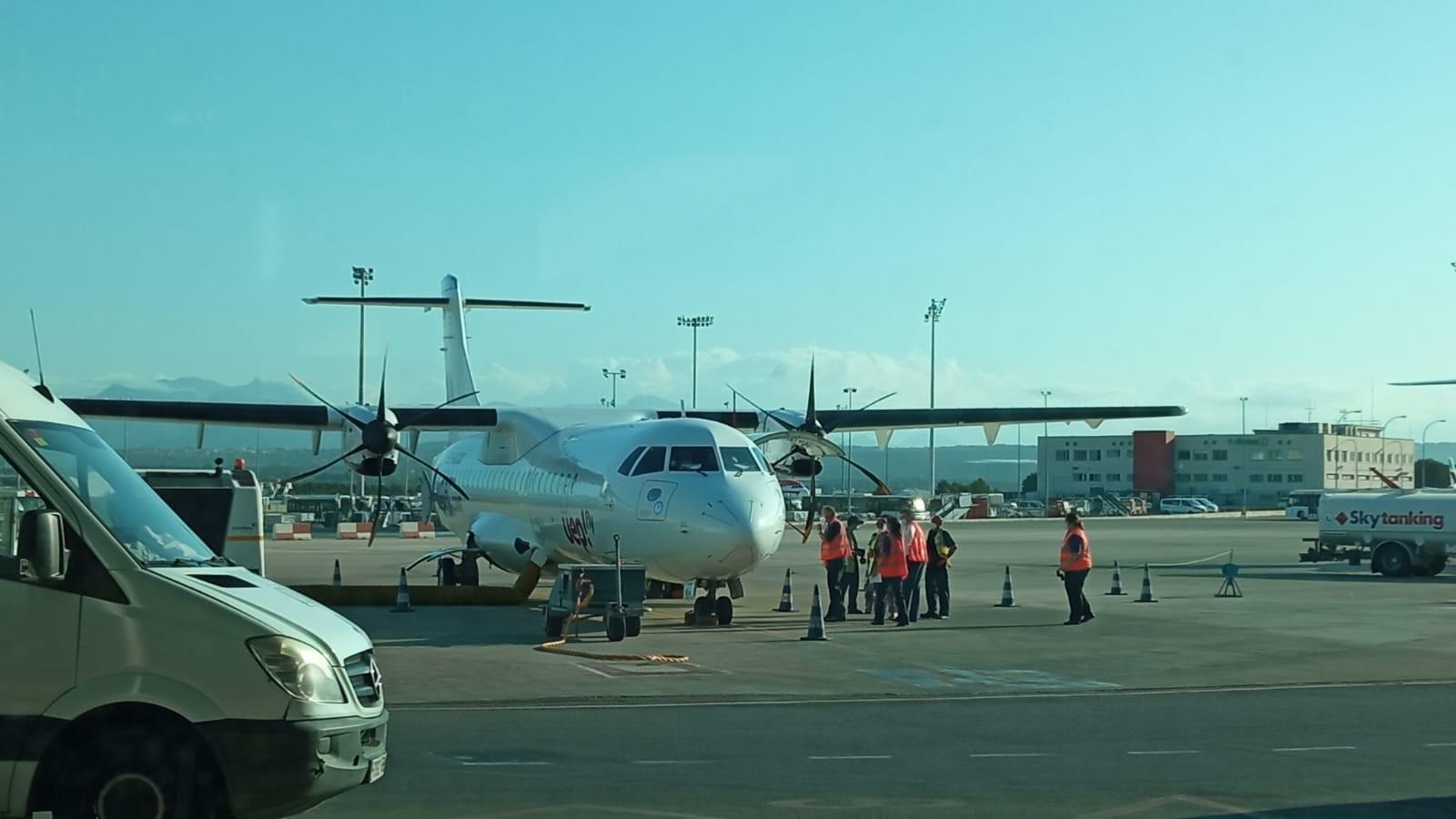 Avión de la compañía Uep!Fly en el aeropuerto de Palma.