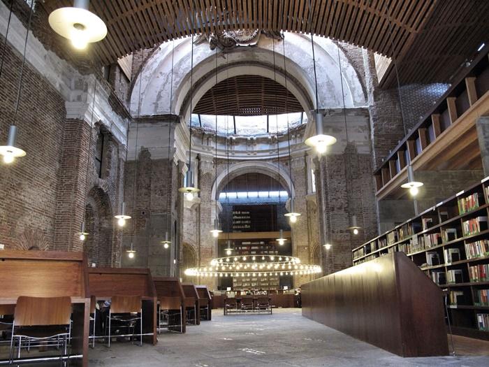 Biblioteca de la UNED en las Escuelas Pías