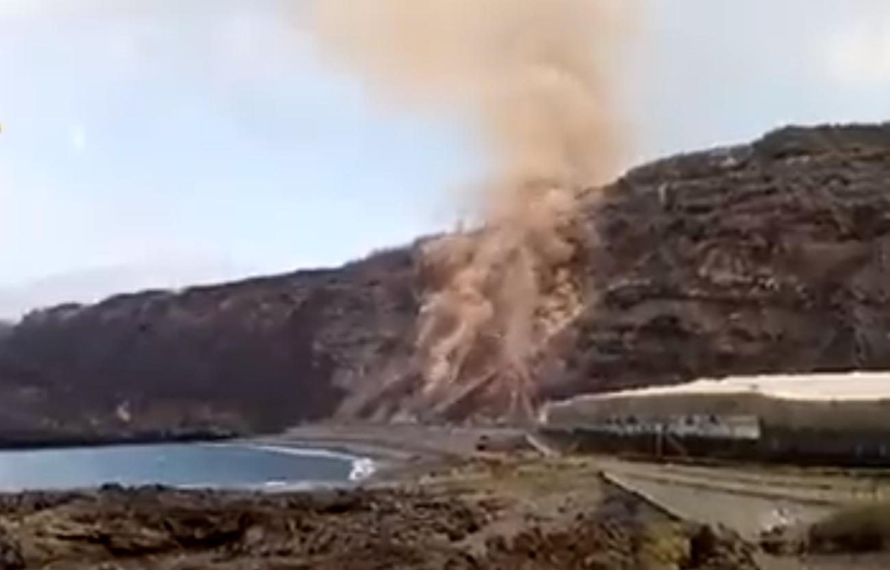 Llega al mar la colada 2 del volcán de La Palma