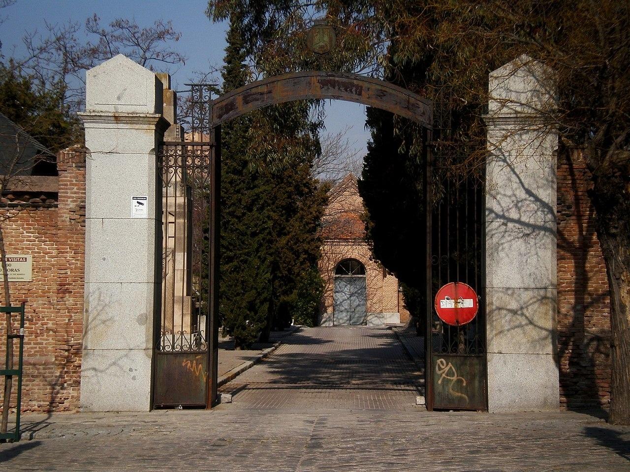 Entrada del cementerio de La Almudena. Fuente: Archivo.