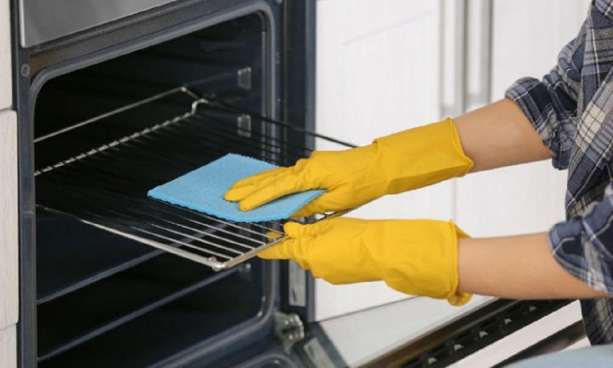 Cómo limpiar el horno con bicarbonato. iStock