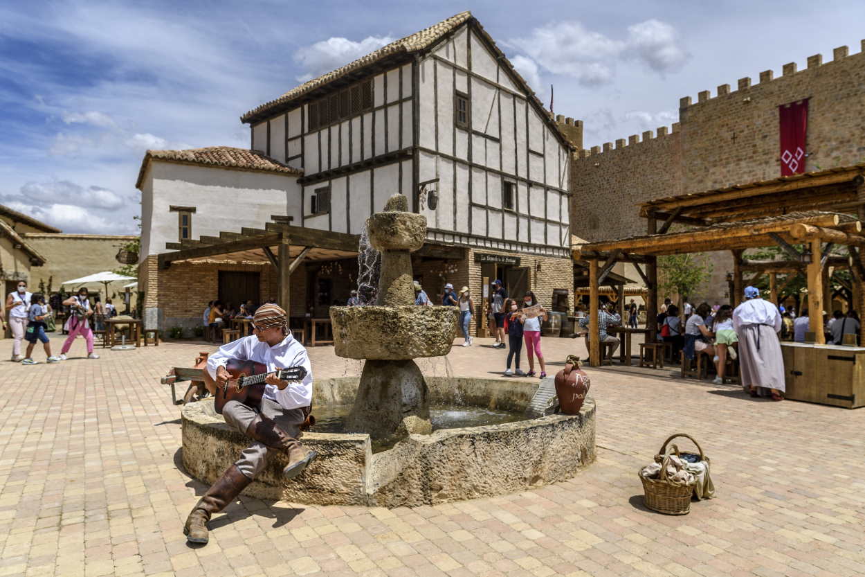 Puy du Fou España cuenta con mesones, tabernas y talleres donde descubrir cómo se vivía en otros tiempos históricos