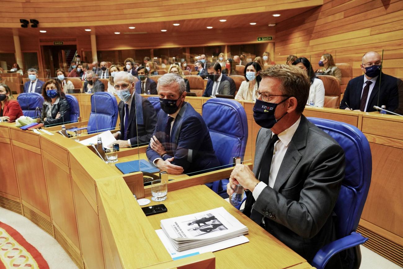 Alberto Núñez Feijóo, en una imagen de octubre en el Parlamento gallego, recibe críticas por la nueva Ley del Ciclo del Agua de la Xunta de Galicia (Foto: Europa Press).