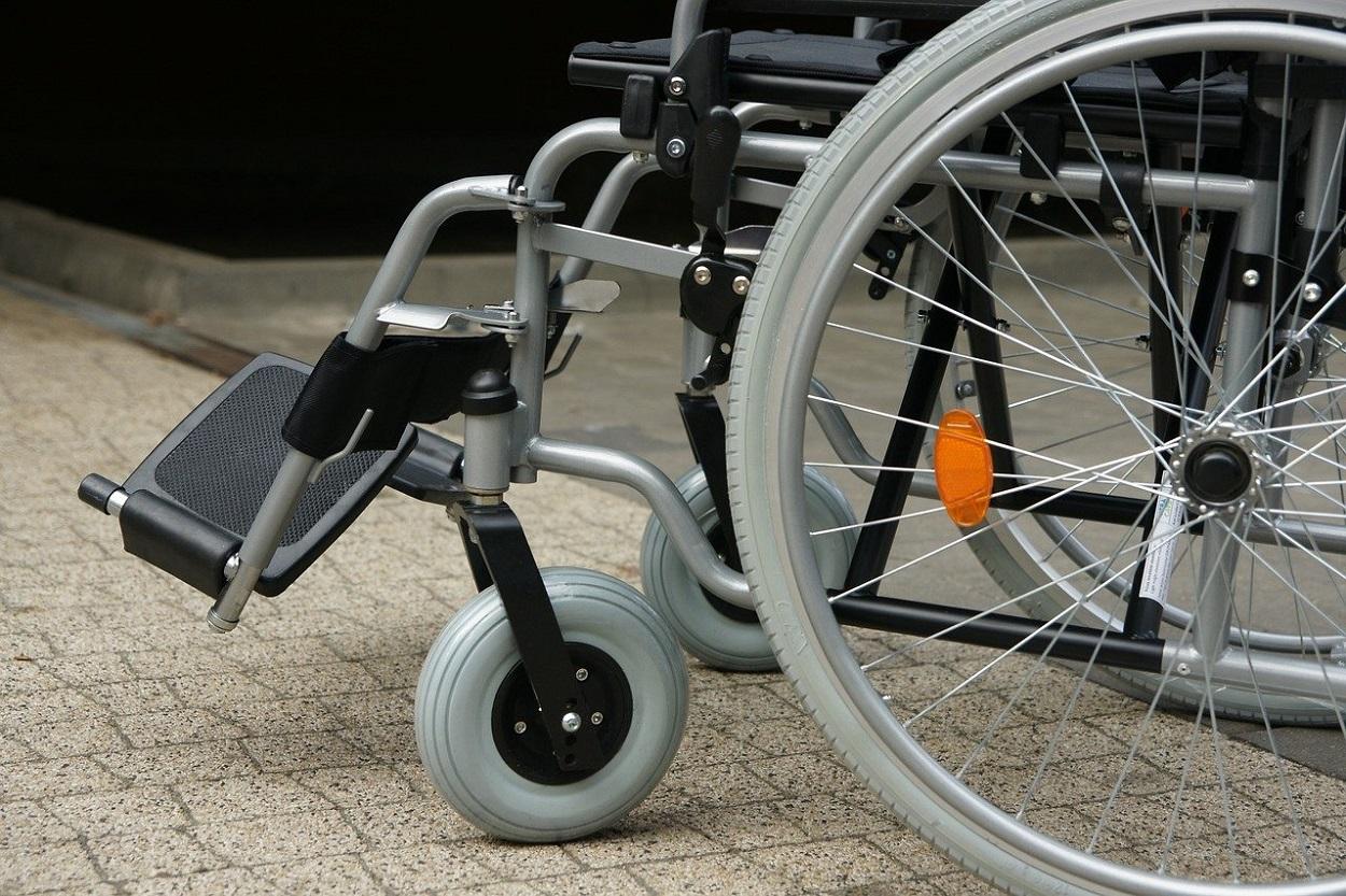 Mayores sin sillas de ruedas y sin andadores por culpa de Moreno Bonilla