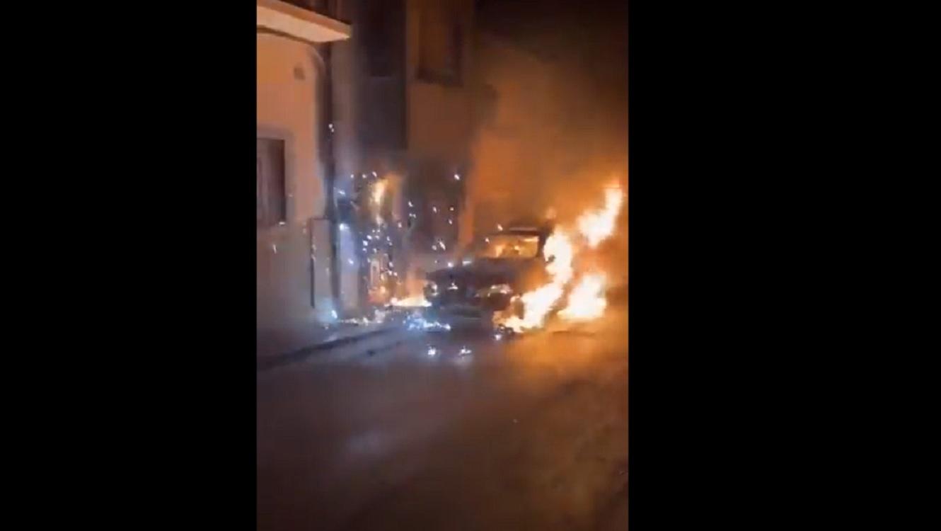 El alcalde socialista de Navas de San Juan sufre un "brutal ataque" al arder un contenedor junto a su casa