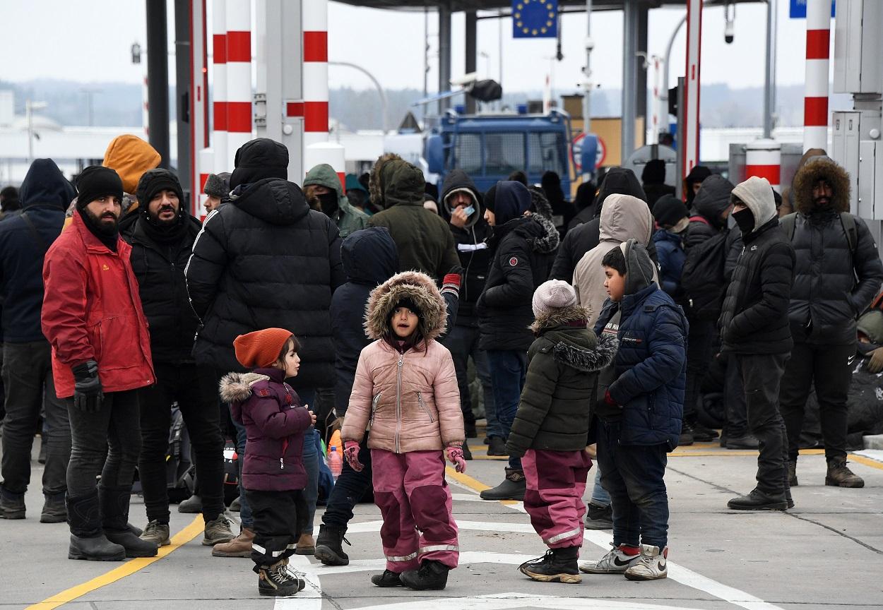 Refugiados en el paso fronterizo de Bruzgi Kuznica Bialostocka, cerca de la frontera bielorrusa polaca. EP