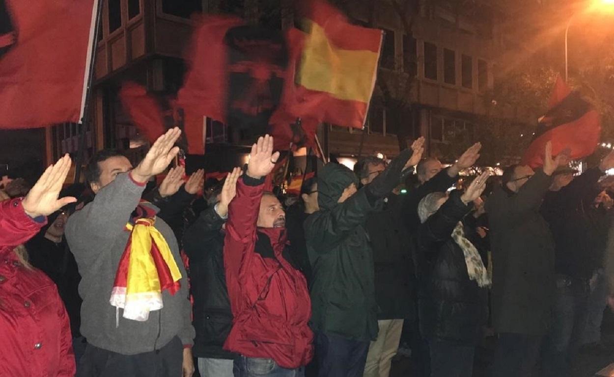 Manifestación de La Falange frente a la casa de Primo de Rivera, en el año 2019. Fuente: Europa Press.