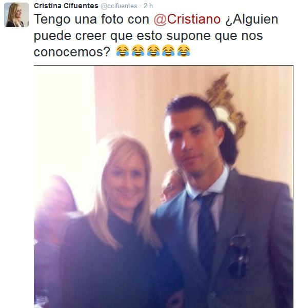 Cifuentes redacta un decálogo para defenderse en Twitter por 'su relación' con 'el púnico' de Pedro