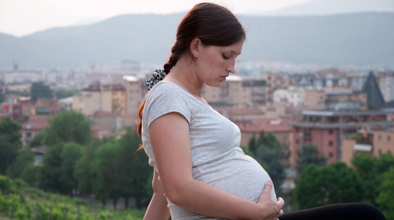 Un estudio del Observatorio Social de la Fundación la Caixa pone de relieve que, en todas las franjas de edad, las mujeres españolas manifiestan su deseo de tener o de haber tenido dos hijos   Foto de Shutterstock