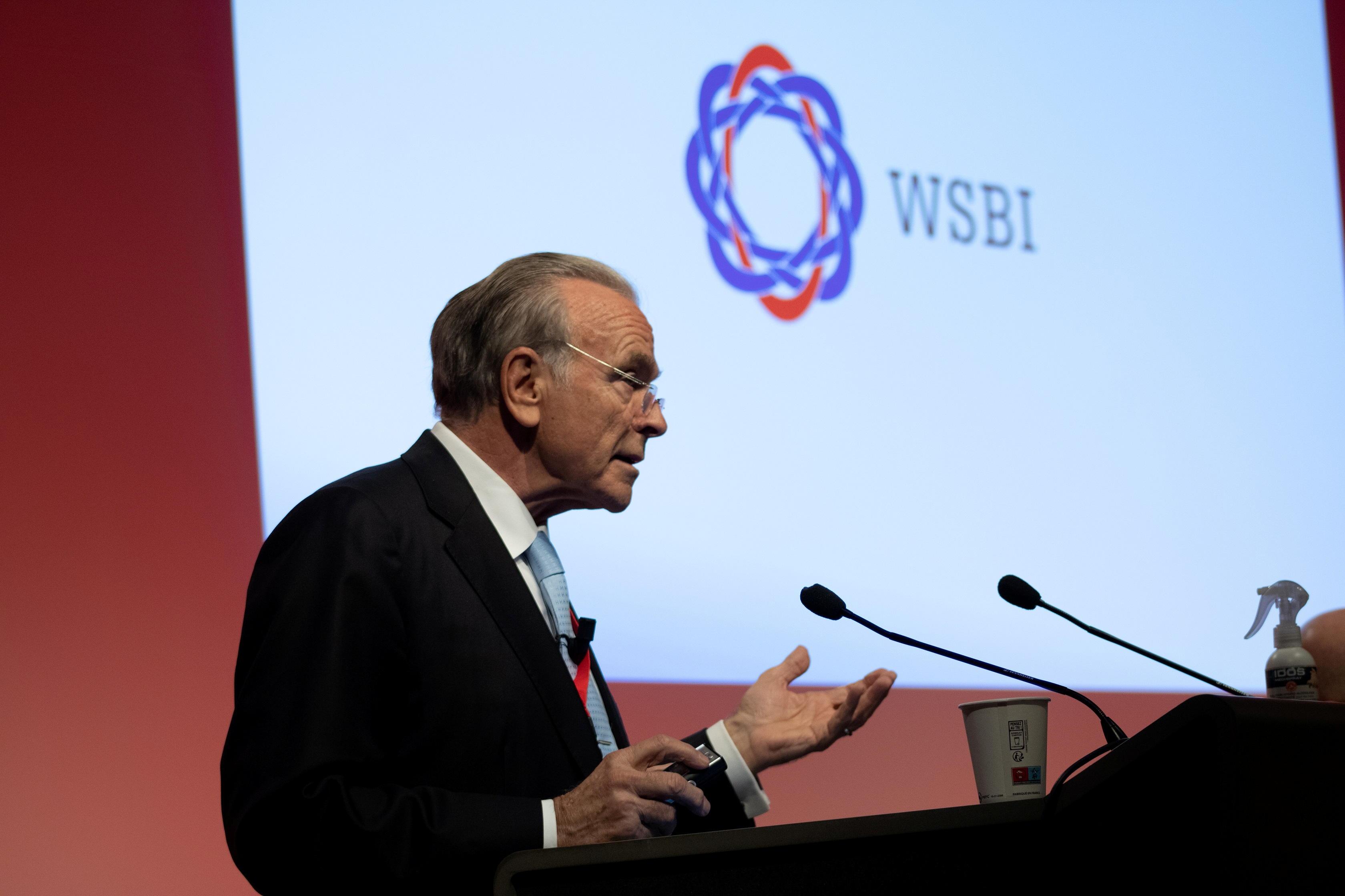 Isidro Fainé reelegido como presidente del WSBI