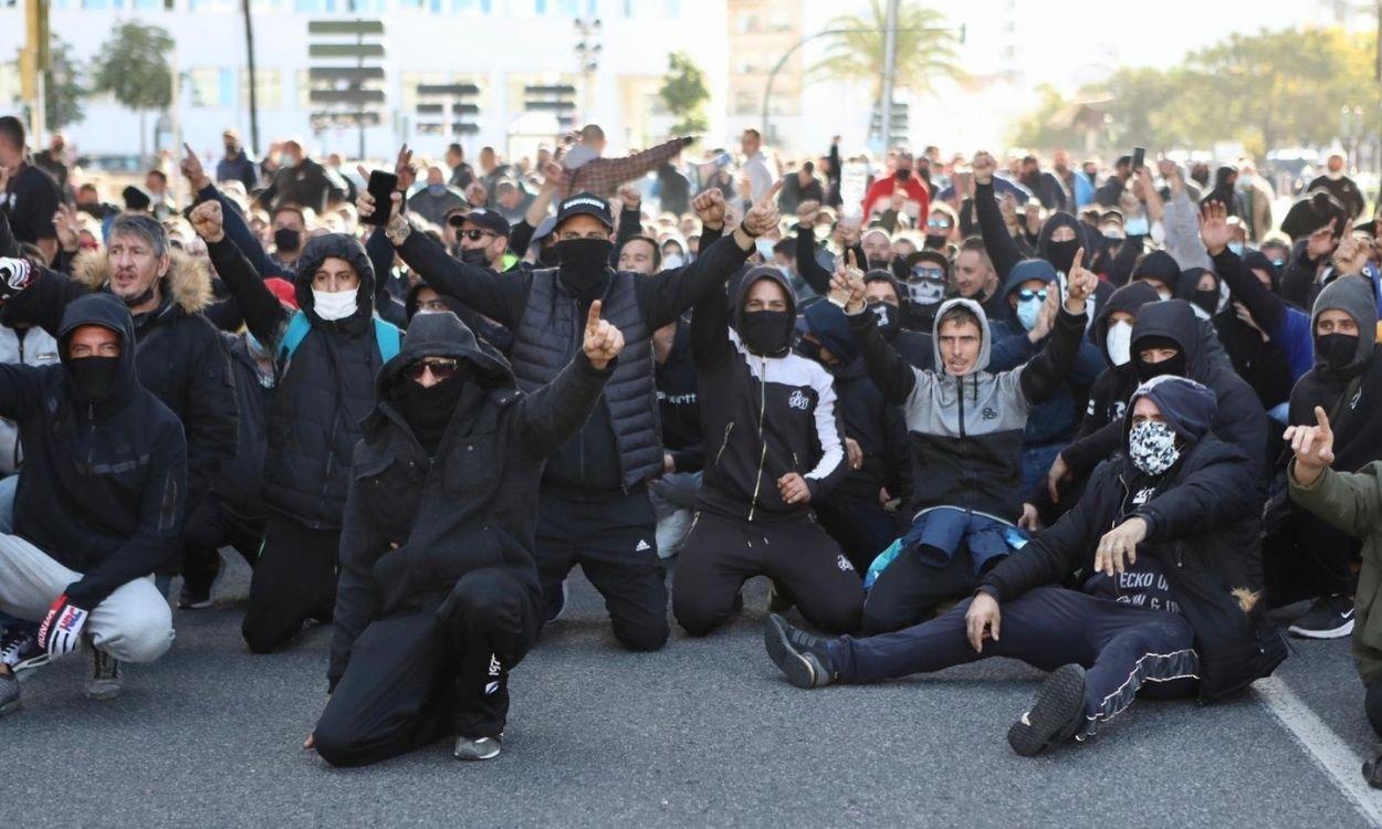 Manifestantes movilizados en la huelga del meta en Cádiz