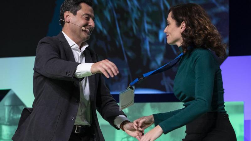 Juan Manuel Moreno e Isabel Díaz Ayuso, en el congreso del PP andaluz en Granada. ÁLEX CÁMARA EP