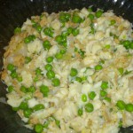 Ensaladilla de guisantes y mejillones y barbacoa de embutidos de la tierra