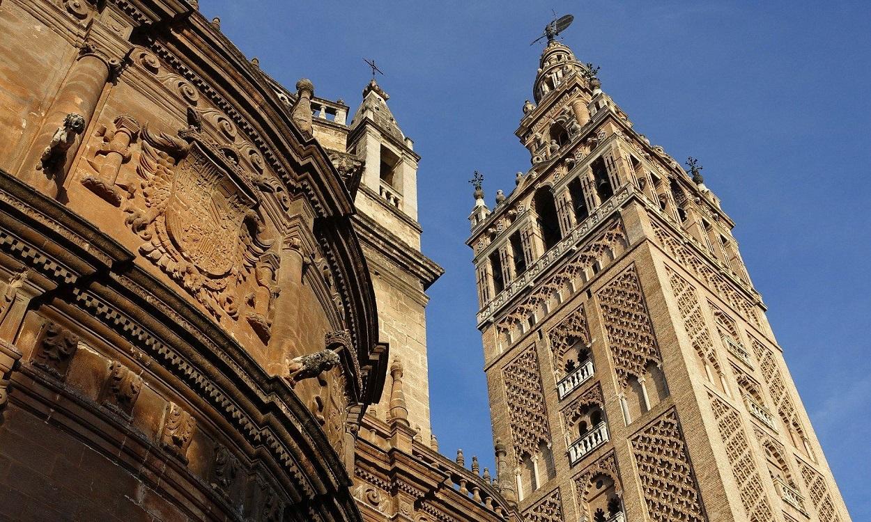 Ideas originales para viajar a Andalucía en el puente de diciembre: La Giralda de Sevilla. Pixabay