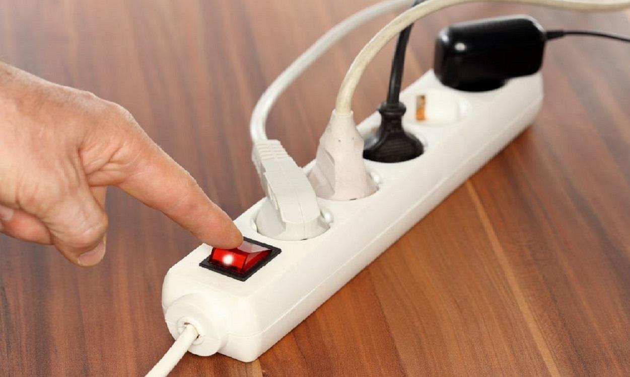 ⮕ ¿Es bueno utilizar una regleta de enchufes o regletas eléctricas?