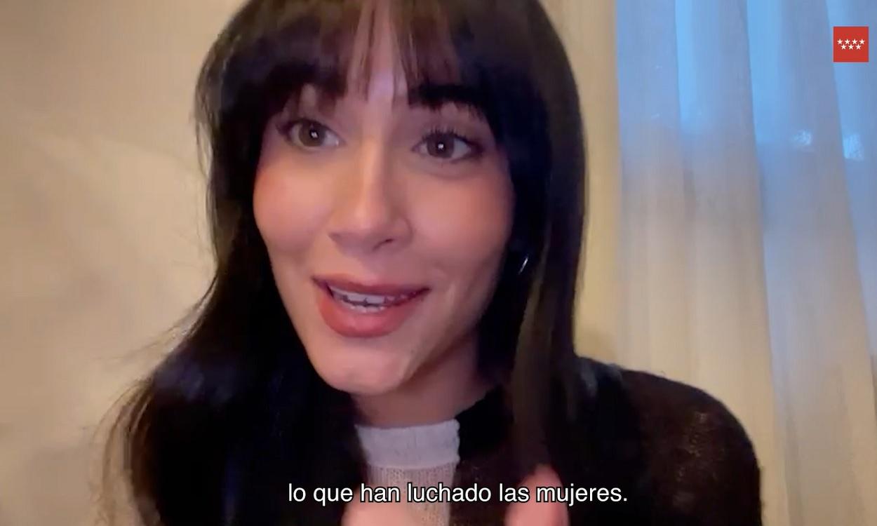 Aitana, premiada por Ayuso por su compromiso contra la violencia de género