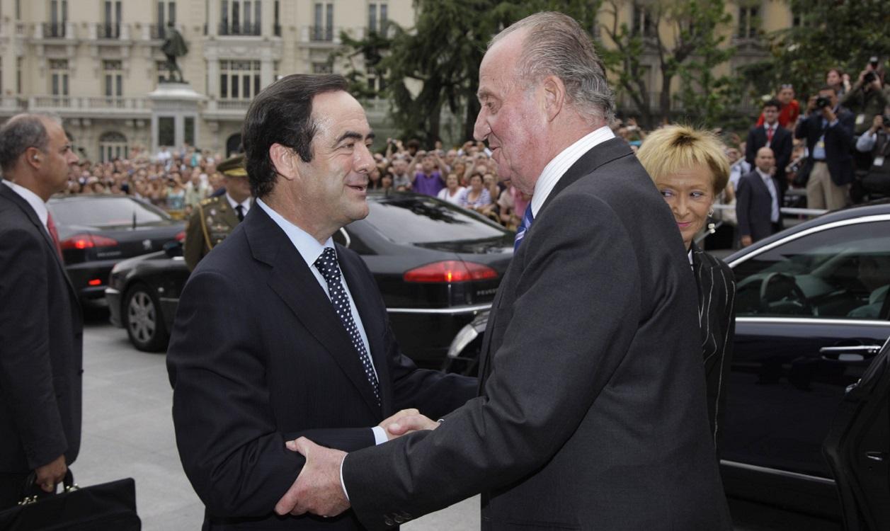 El Rey Juan Carlos I y el exministro de Defensa José Bono. Fuente: Congreso de los Diputados