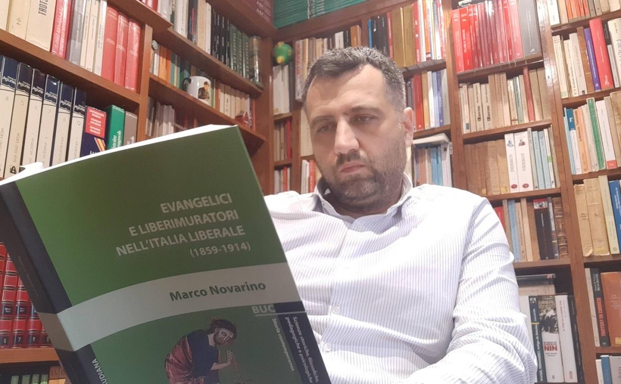 El profesor Yván Pozuelo, autor del libro Profesores o negreros. La tiranía del 10