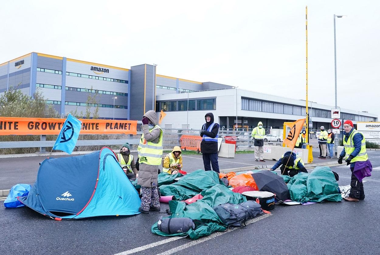 Huelga de trabajadores de Amazon a las puertas de un centro en Reino Unido. Europa Press