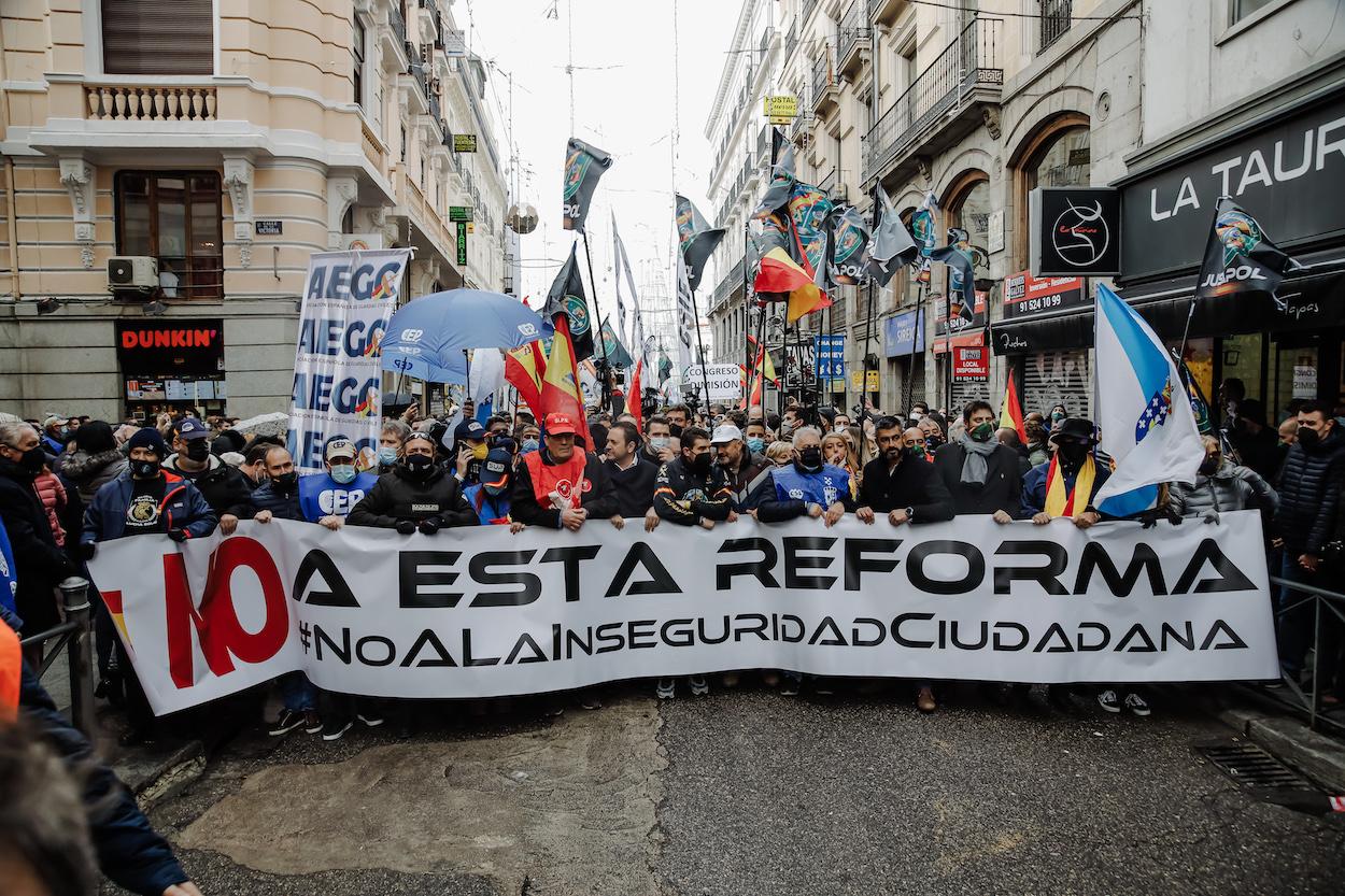 La manifestación policial queda ensombrecida por la guerra interna del PP. EP 