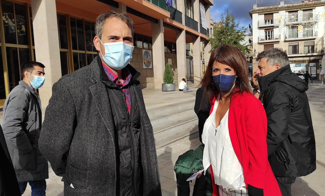 Toni Valero (IU Andalucía) y Martina Velarde (Podemos Andalucía), en Córdoba.