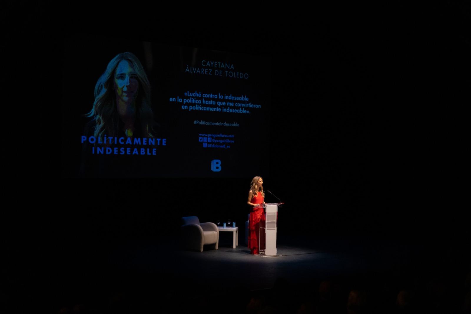 Álvarez de Toledo durante la presentación de su libro 'Políticamente indeseable' en el Círculo de Bellas Artes de Madrid. Fernando Coto Marín