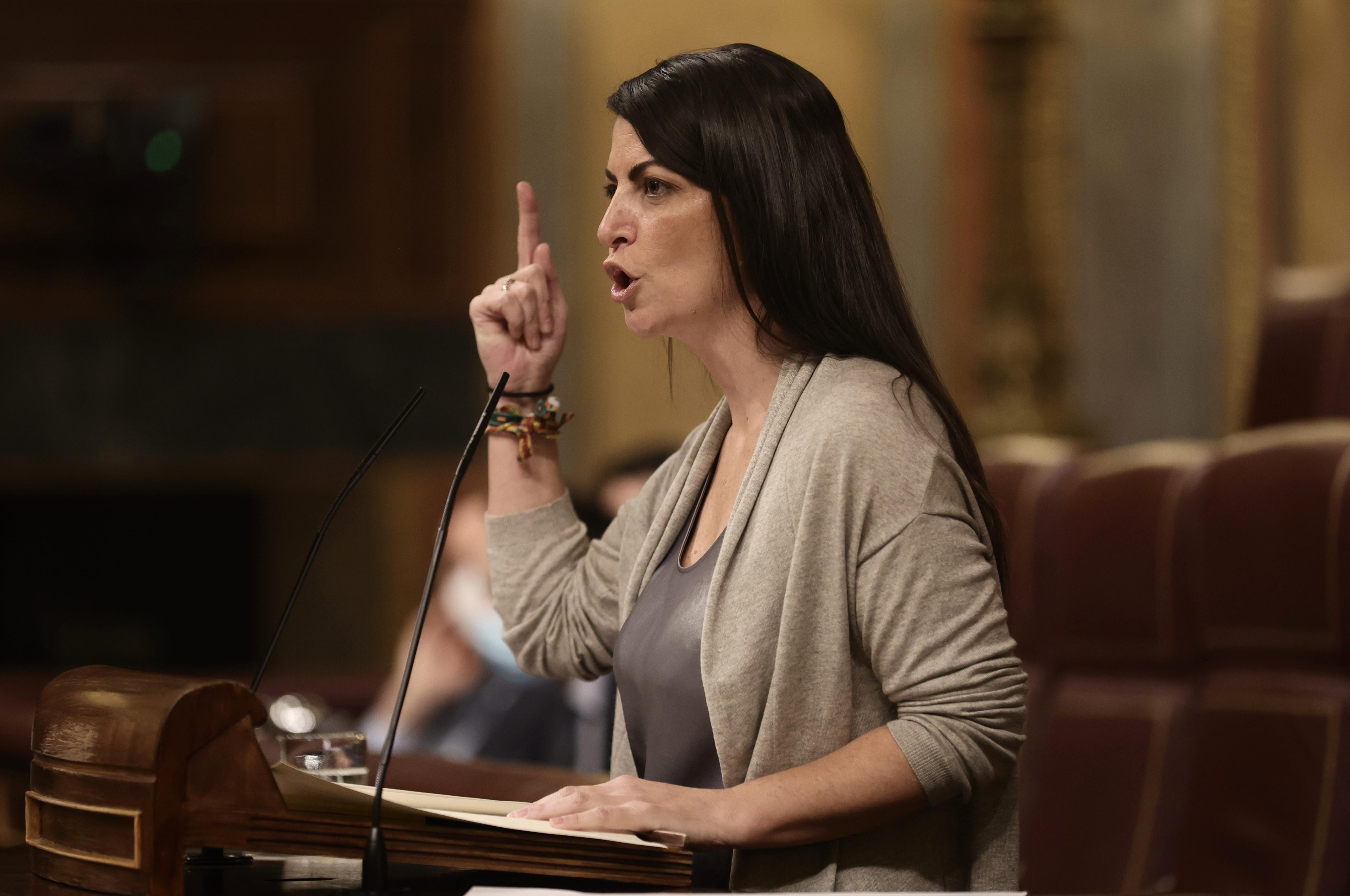 La secretaria general del Grupo de Vox en el Congreso, Macarena Olona, interviene en una sesión plenaria en el Congreso