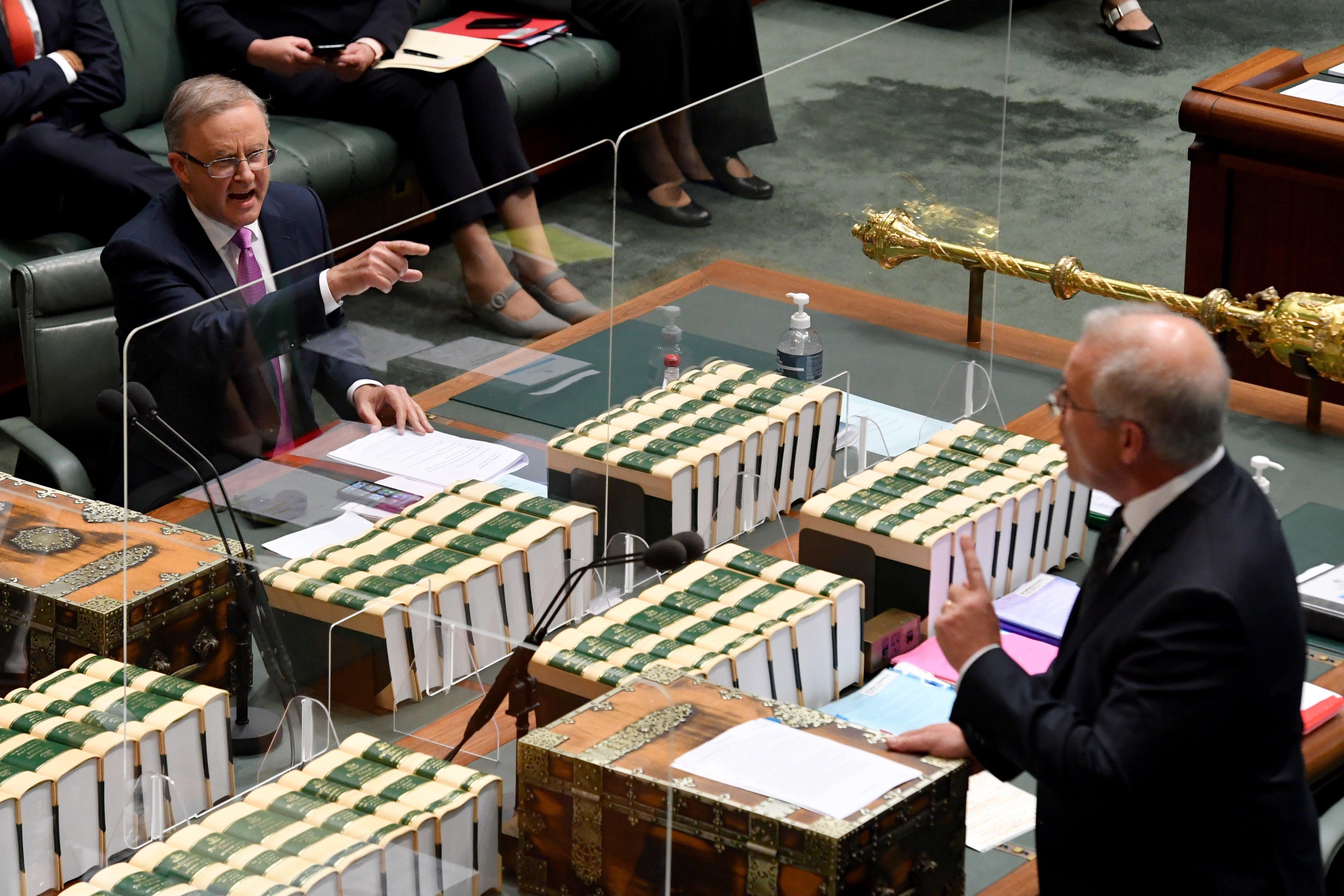 El líder de la oposición, Anthony Albanese, se enfrenta al primer ministro de Australia, Scott Morrison