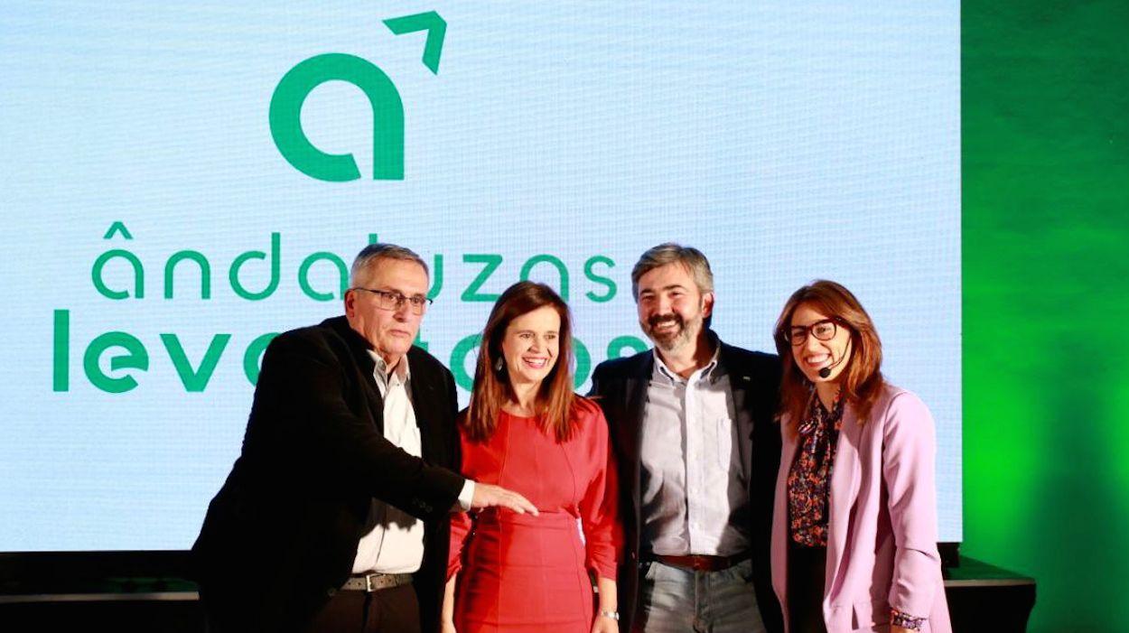 Foto de familia de los promotores de la coalición Andaluces Levantaos.