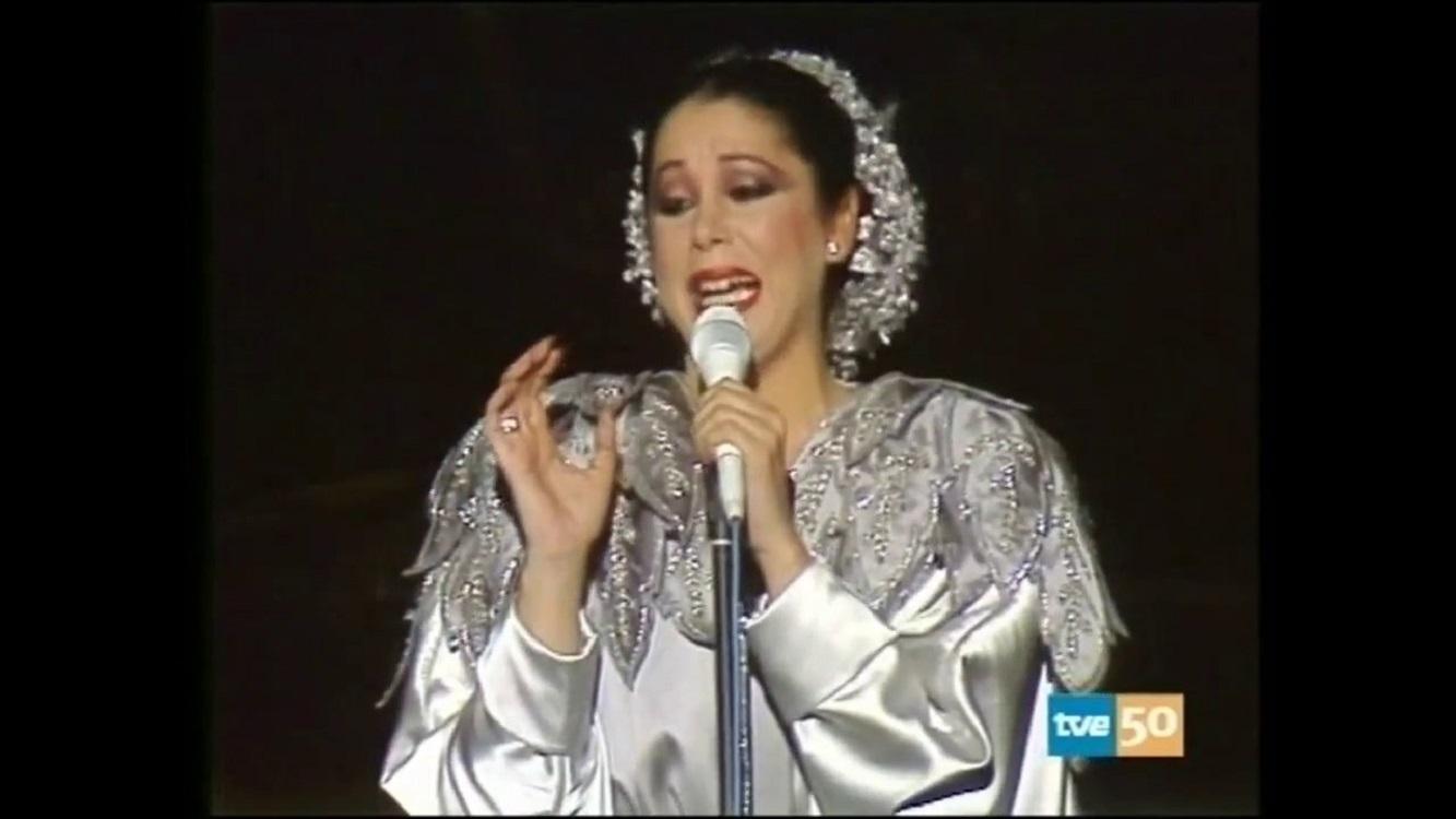 Isabel Pantoja canta Marinero de Luces en el Teatro Lope de Vega de Madrid el 4 de diciembre de 1985. RTVE.