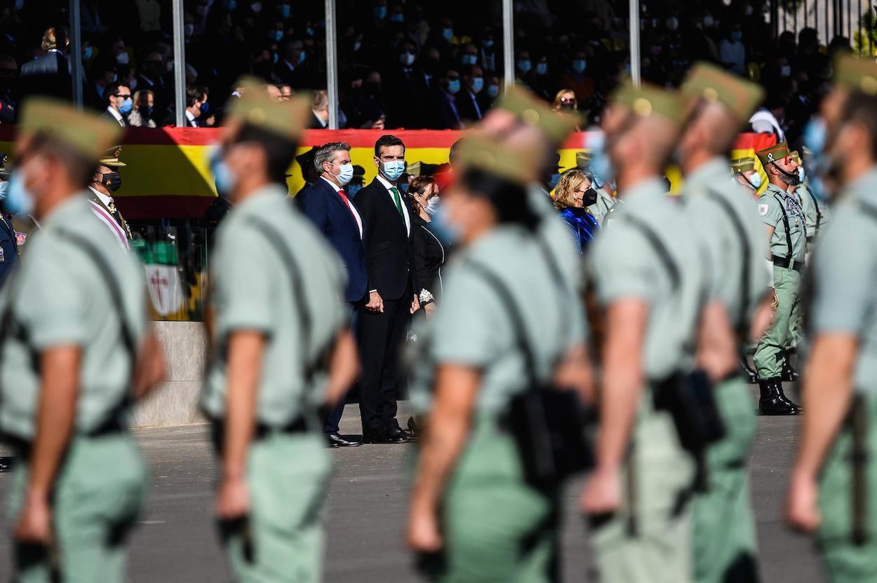 El alcalde de Almería, Ramón Fernández Pacheco, ayer en la Parada Militar en la base de la Legión en Viator con motivo de la festividad de la Inmaculada. JUAN SANCHEZ/EP