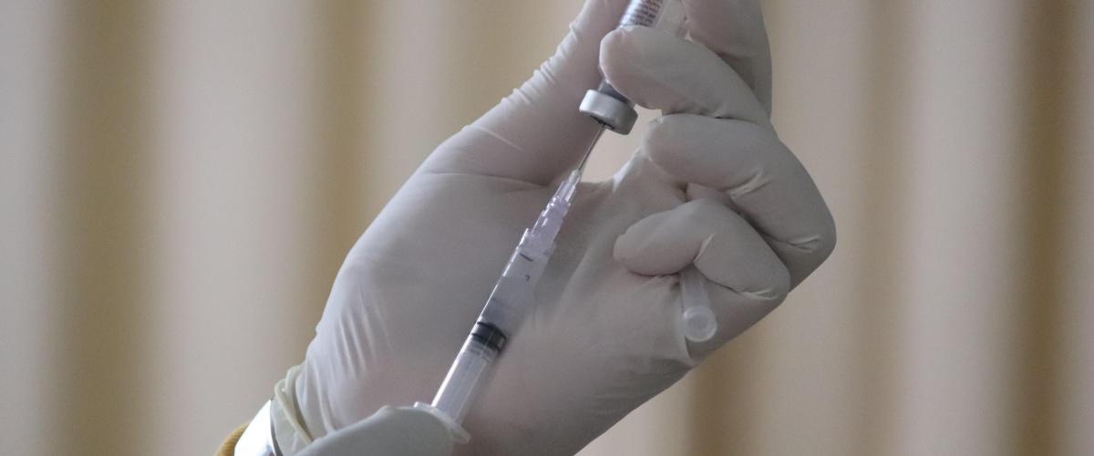 Preocupación por un congreso antivacunas en Ciudad Real que vincula falsamente las vacunas con el autismo