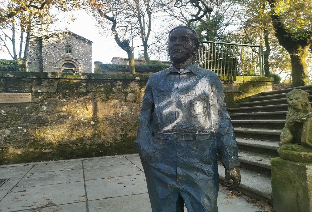 Vandalizan la estatua de Lorca situada en la Alameda de Santiago de Compostela