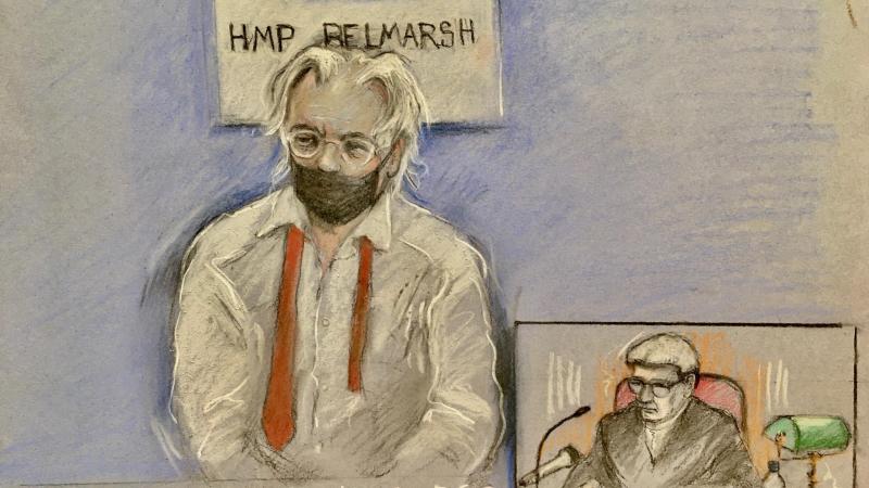 Boceto artístico de Elizabeth Cook de Julian Assange durante su apelación contra la extradicción.