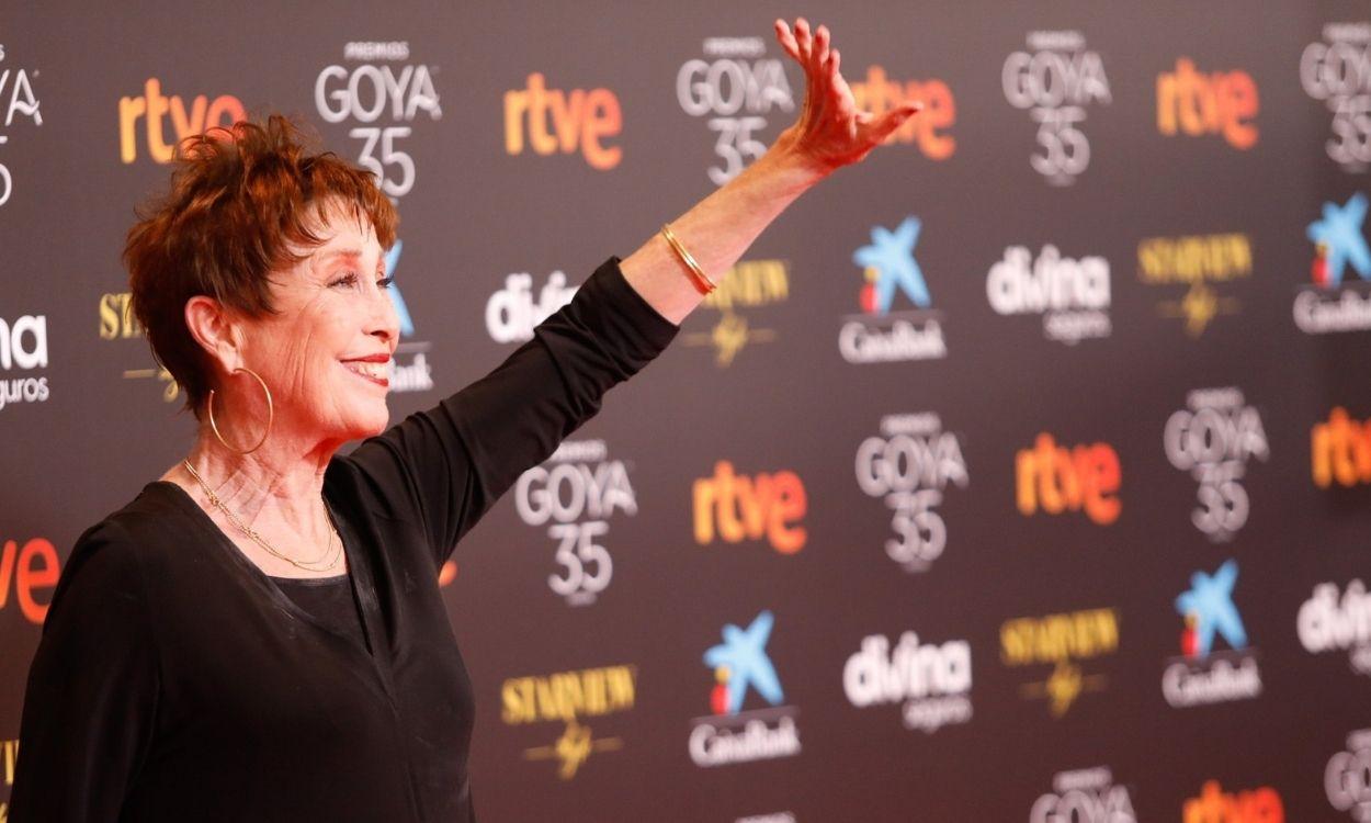 La actriz Verónica Forqué, posa en la alfombra roja en la 35 edición de los Premios Goya en el Teatro del Soho CaixaBank de Málaga a 6 de marzo del 2021