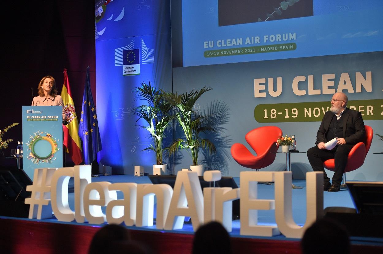 La vicepresidenta tercera y ministra para la Transición Ecológica y el Reto Demográfico, Teresa Ribera, inaugura junto al vicepresidente de la Comisión Europea, Frans Timmermmans, en un acto anterior. Europa Press