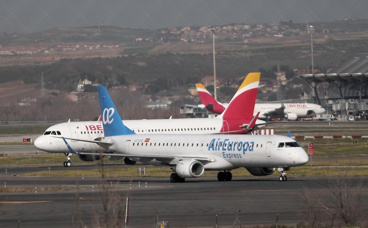 Aviones de Iberia y Air Europa en el aeropuerto de Barajas. Europa Press