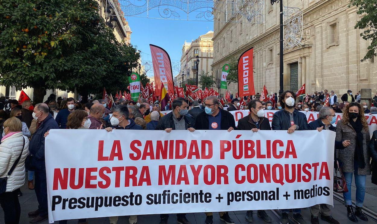 Cabecera de la manifestación que ha recorrido el centro de Sevilla.