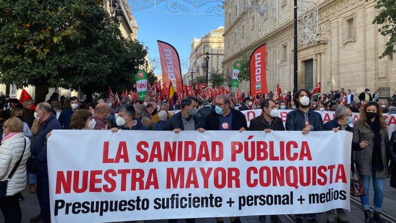 Cabecera de la manifestación que ha recorrido el centro de Sevilla.