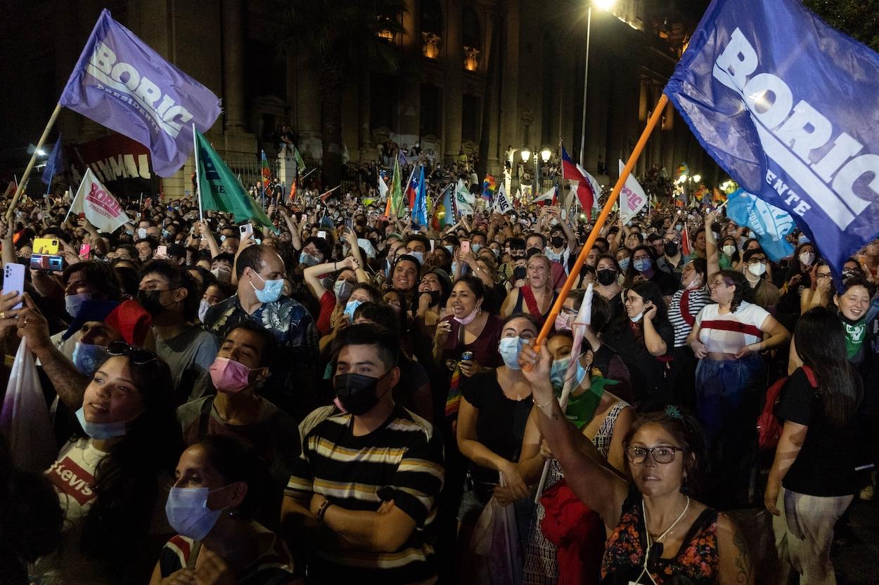 Afines a Boric celebran la victoria tras las elecciones presidenciales en Chile