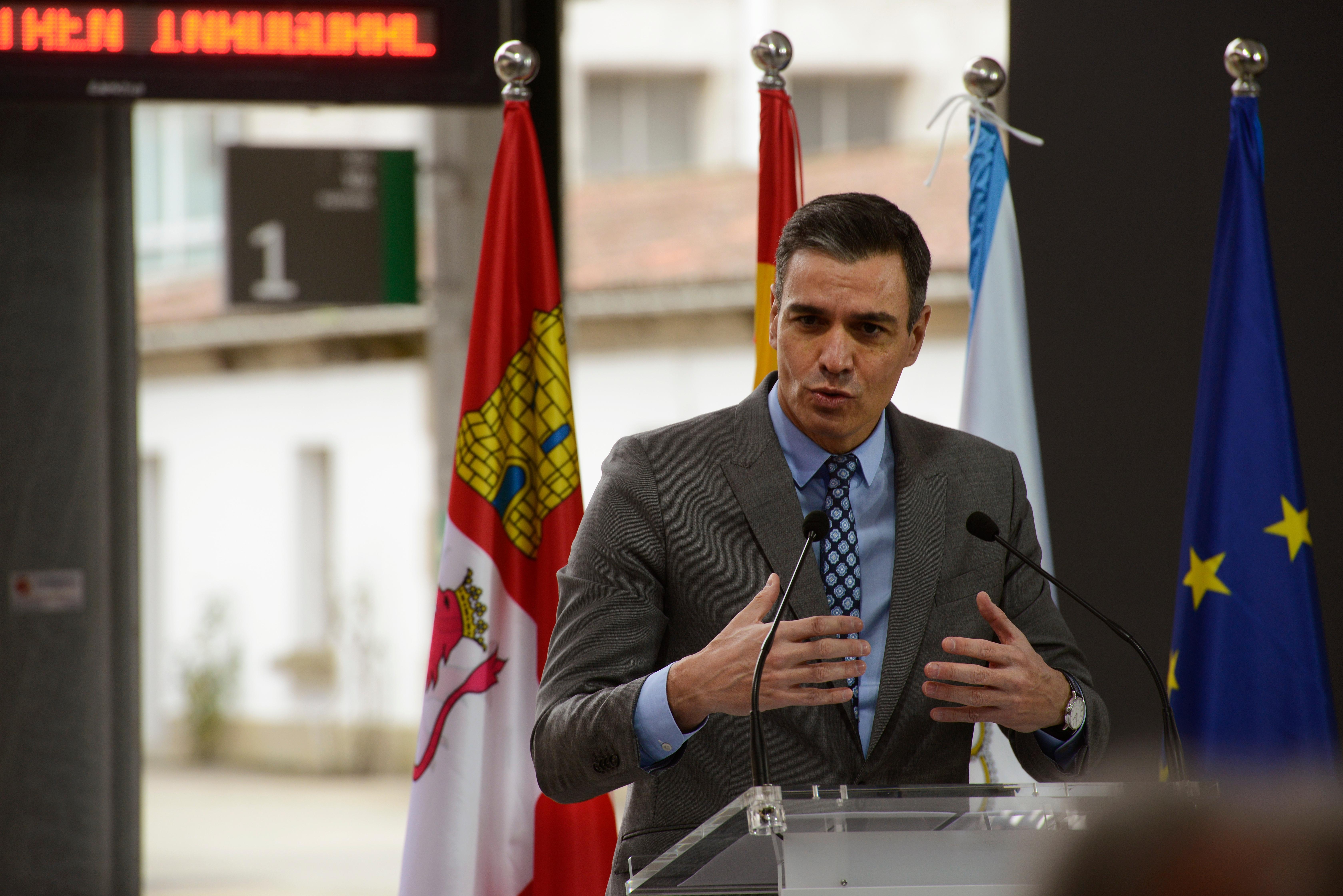 El presidente del Gobierno, Pedro Sánchez, interviene en el acto de inauguración de la línea de AVE Madrid-Galicia. Rosa Veiga / Europa Press