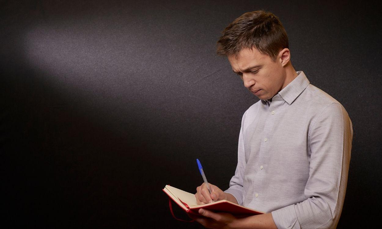 El líder de Más País, Íñigo Errejón, posa para Europa Press en el Congreso de los Diputados