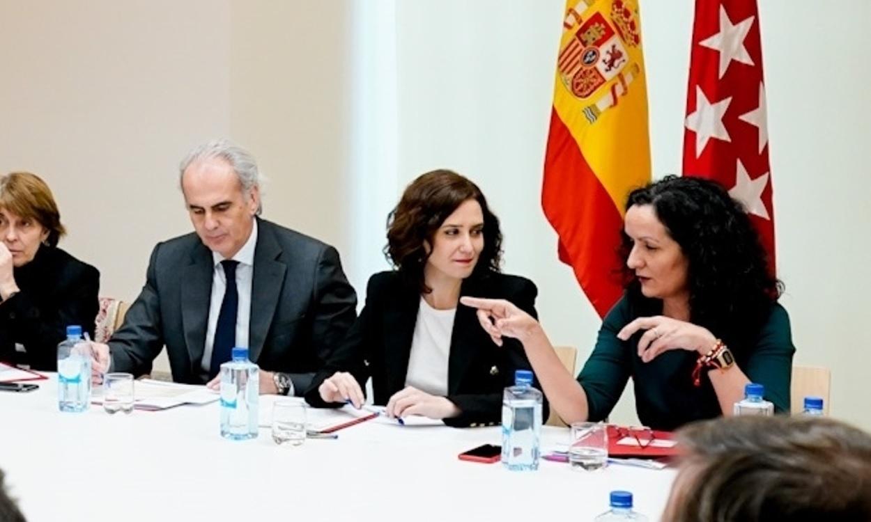 Una foto de archivo de la presidenta de la Comunidad de Madrid, Isabel Díaz Ayuso, y la exdirectora de Salud Pública, Yolanda Fuentes. EP