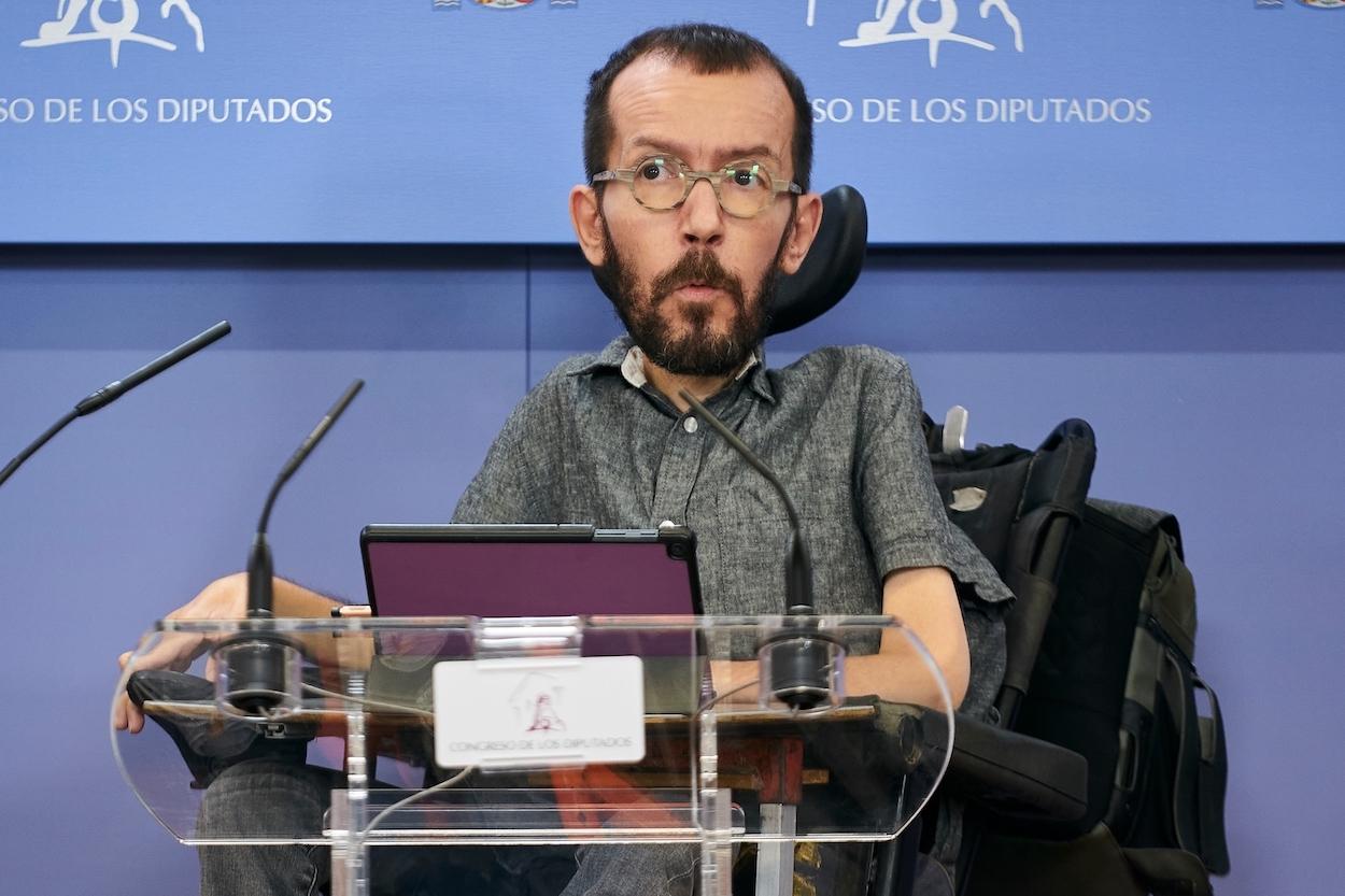 El portavoz de Unidas Podemos, Pablo Echenique, en una rueda de prensa