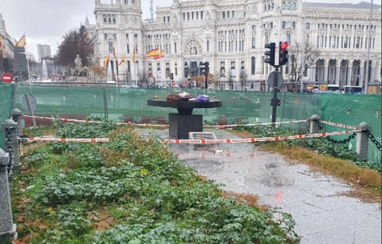 Monumento en honor a las víctimas del covid en el Ayuntamiento de Madrid. Enma López (PSOE)